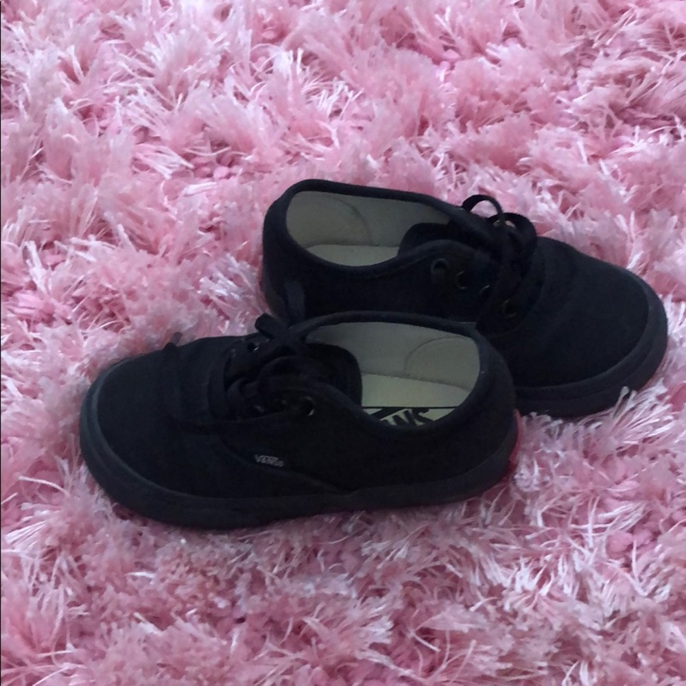 Toddler tennis shoes